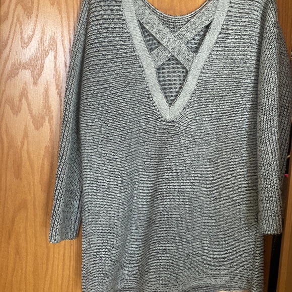Tunic style sweater - Picture 3 of 5